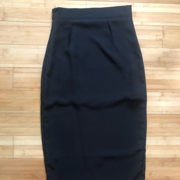 Air Space Black Midi Skirt w/Slit - Picture 3 of 3